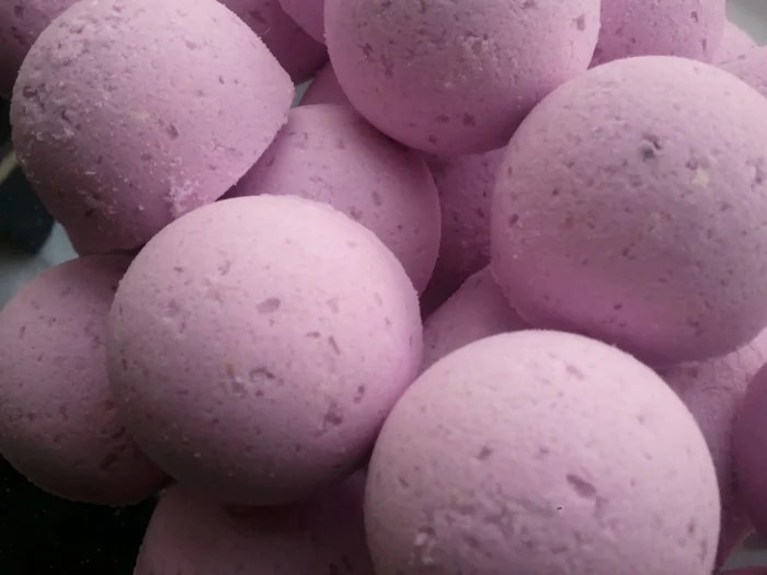 14 Luxurious Bath Bombs in Amazing Grace Fragrance - Perfect for Dry Skin - Image 2