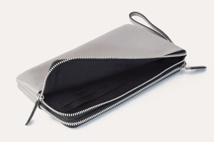 Stylish and Functional Large Wristlet - Perfect for Every Occasion - Image 8