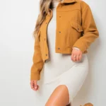 Chic Cropped Long Sleeve Collared Jacket with Convenient Pockets Modern Elegance & Functionality