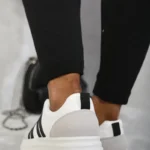Stylish Striped Lace Up Trainers for Men and Women - Comfortable & Trendy Footwear