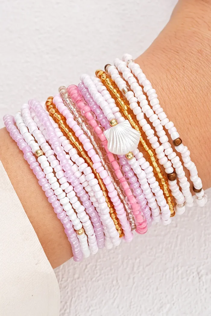 Stylish Pink Bohemian Beaded Shell Bracelet Set - Intricate Design, Premium Quality - Image 1