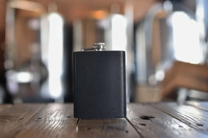 Luxurious Leather Flask - 8 oz Stylish and Durable | Perfect Gift for Any Occasion - Image 2