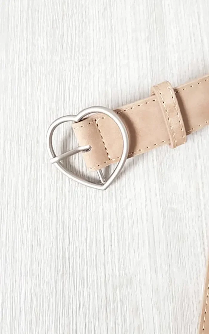 Stylish Heart Detail Belt - Chic Faux Leather, Flexible Fit, Perfect for All Occasions - Image 4